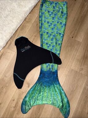 Finfun mermaid tail skin and jr monofin
